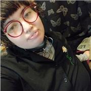 Me defino como una persona abierta de mente y muy creativa. Me gustaría hacerle clases a jóvenes que deseen explorar su estilo de dibujo (digital) y no tenerle miedo a equivocarse